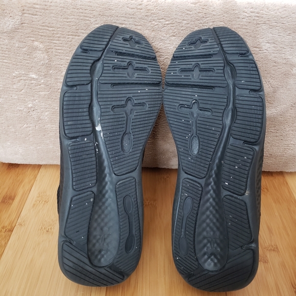 Under Armour running shoes - Picture 6 of 8